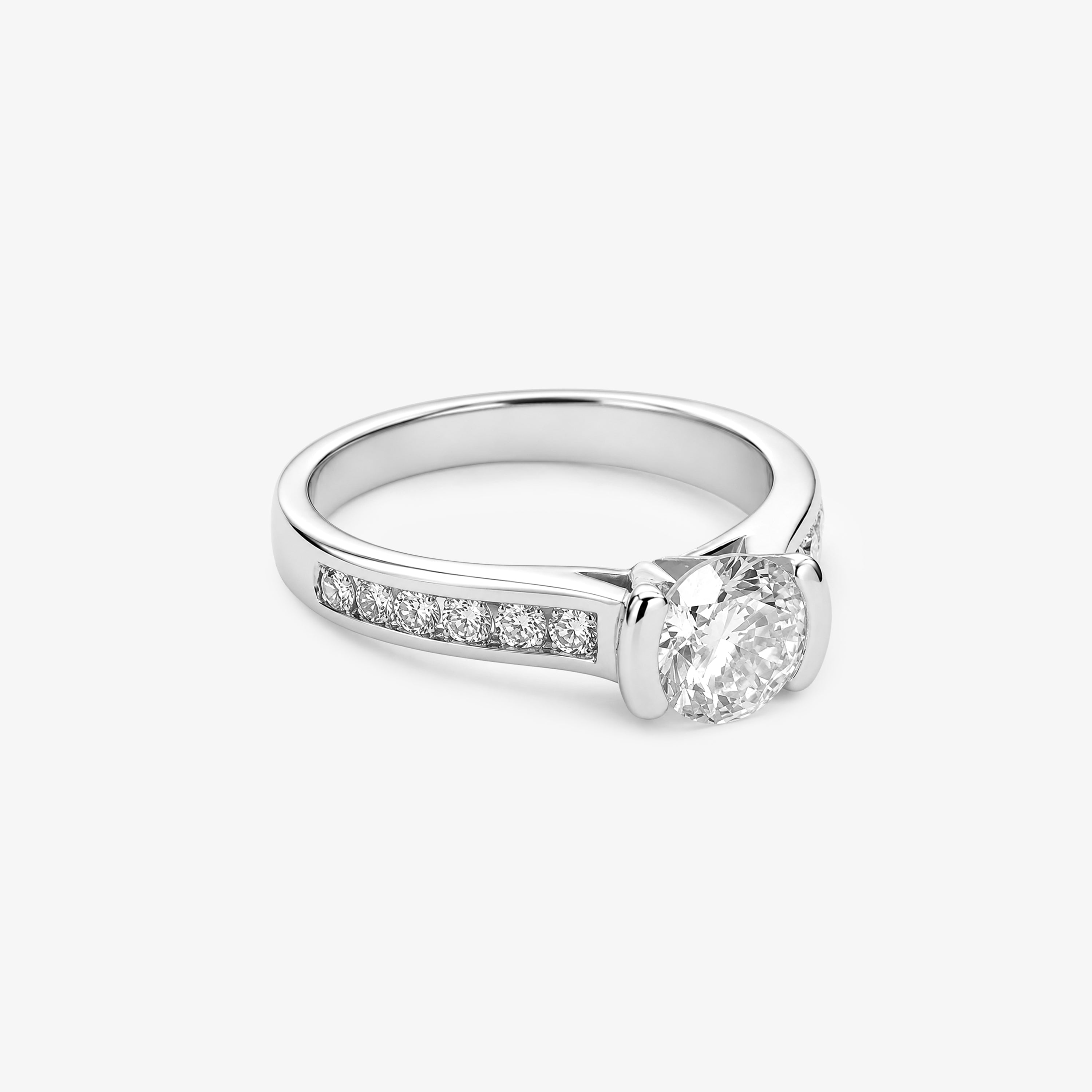 Platinum 1.05ct Solitaire Diamond Ring with Diamond Shoulders
