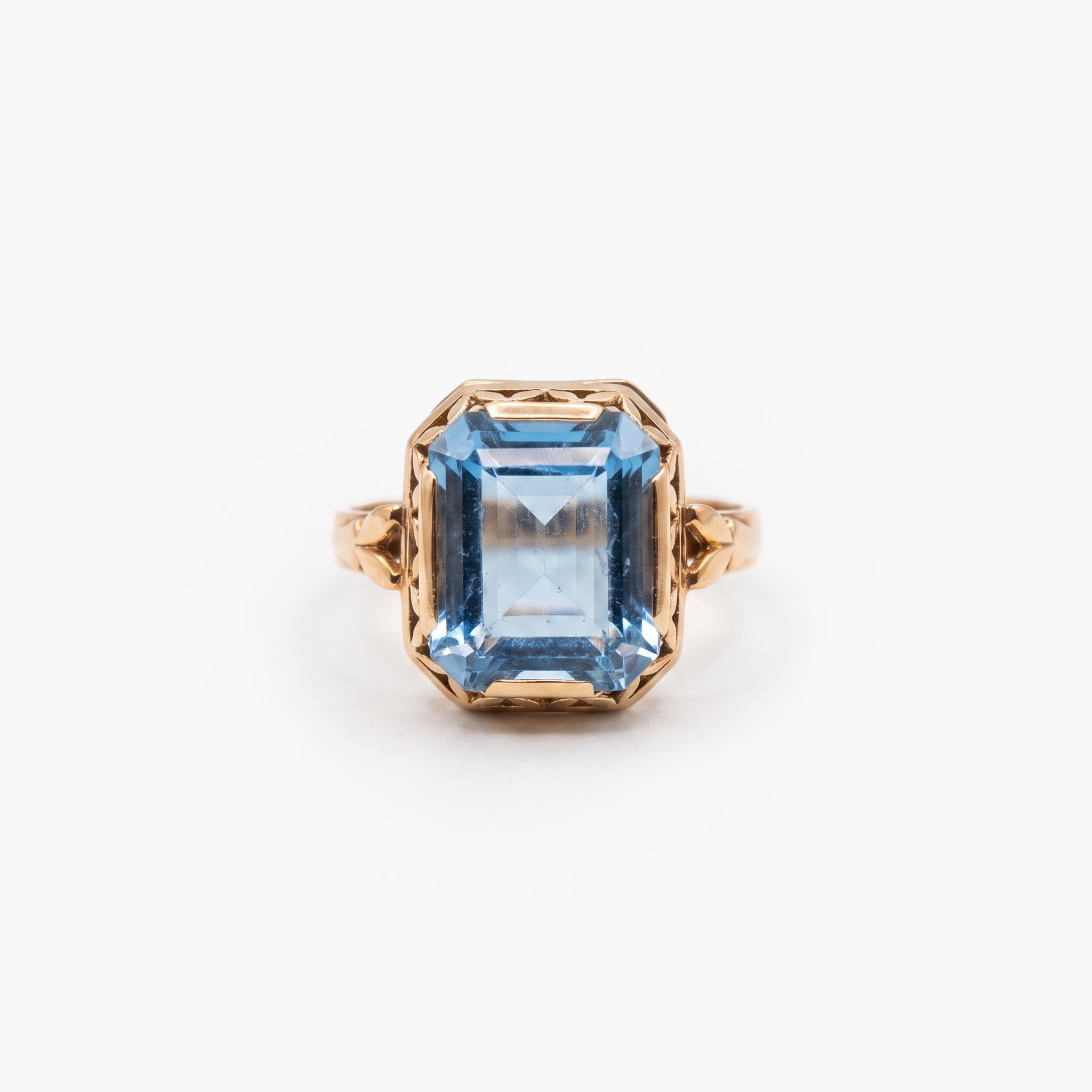15ct Yellow Gold Synthetic Blue Spinel Ring — Emerald Cut
