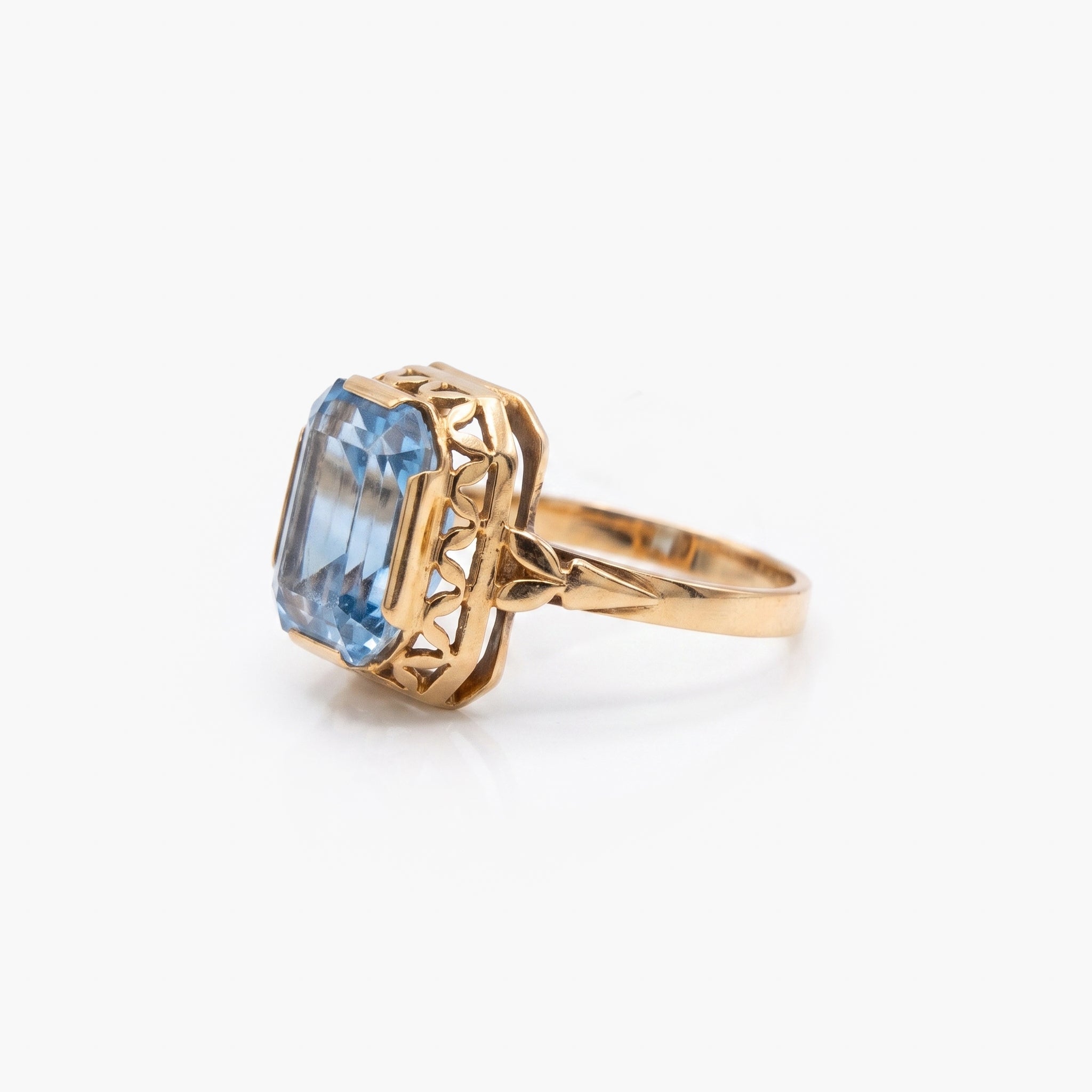 15ct Yellow Gold Synthetic Blue Spinel Ring — Emerald Cut
