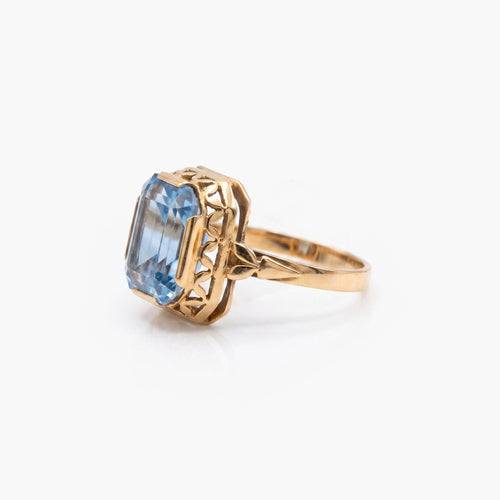 15ct Yellow Gold Synthetic Blue Spinel Ring — Emerald Cut