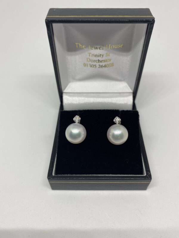 18ct White gold, cultured pearl & diamond earrings - Image 3