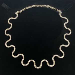 18ct white gold curvy necklace